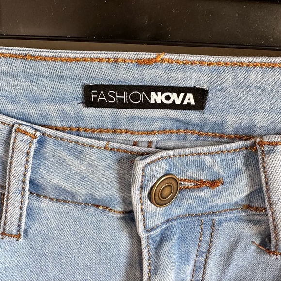 Fashion Nova Light Blue Super Flare Butterfly’s Denim jeans size 3 - Picture 4 of 8